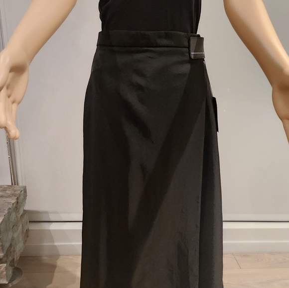 Prada skirt... color - black; sz - 6 - Picture 2 of 5